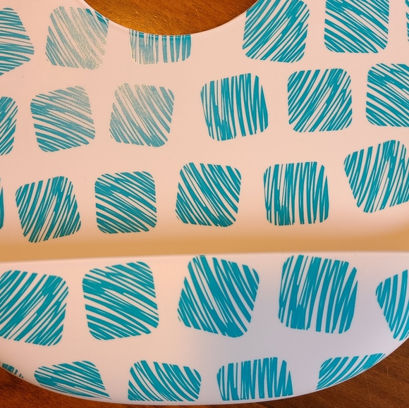 Nuby silicone bibs - Picture 9 of 9